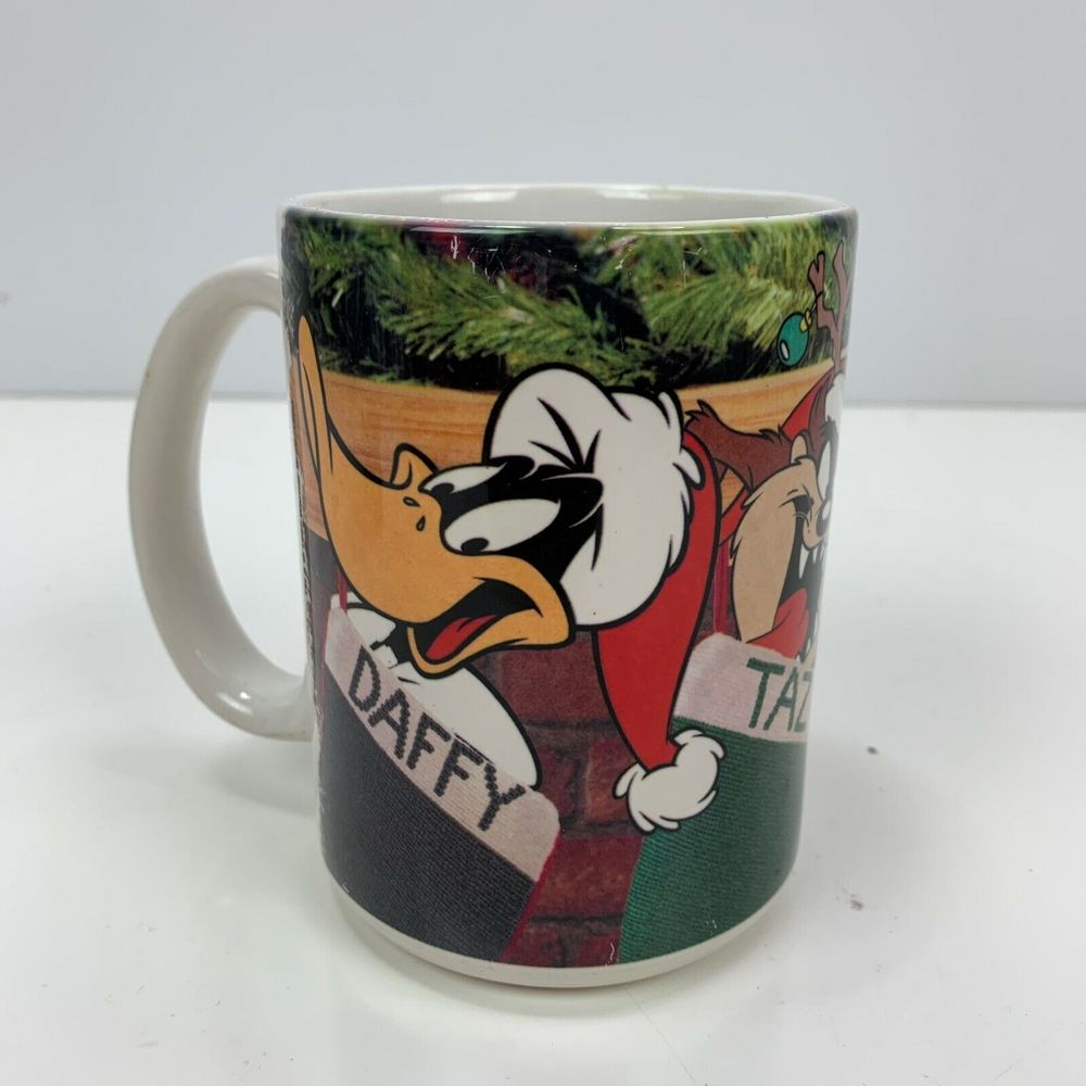 Vintage Looney Tunes Christmas coffee Mug 1997 Collectible cup 12 oz